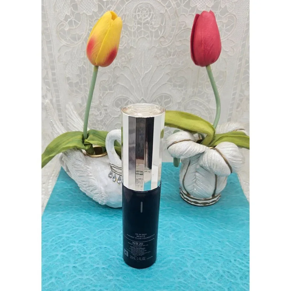 Cle de Peau WB20 Light Warm Beige Radiant Fluid Foundation SPF24 NEW